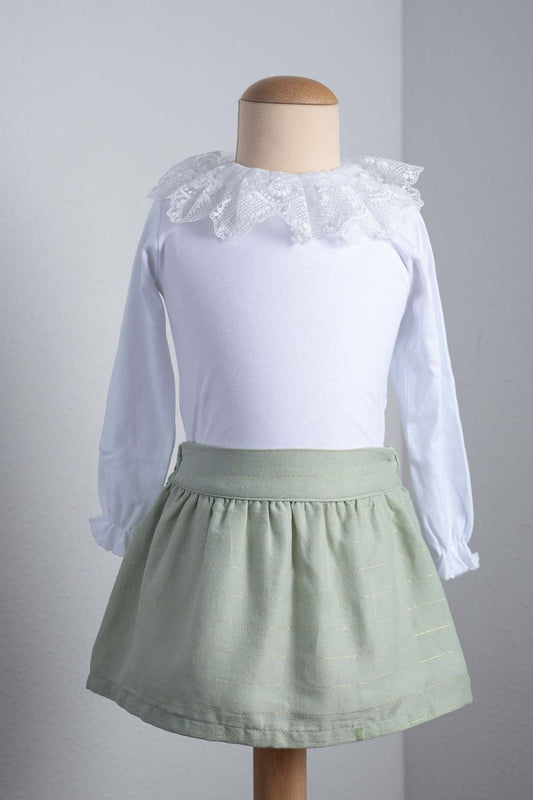 Wit shirtje met ruffles in Spaanse stijl / Wit shirt in Portugese stijl / Spaans kindershirt met wit kant
