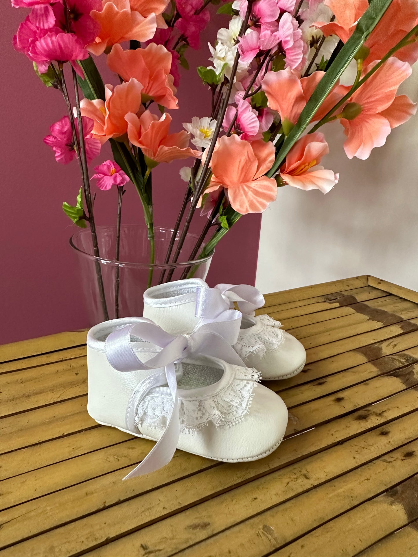Zapatitos de bebe de piel con puntilla y lazo - Cuquito