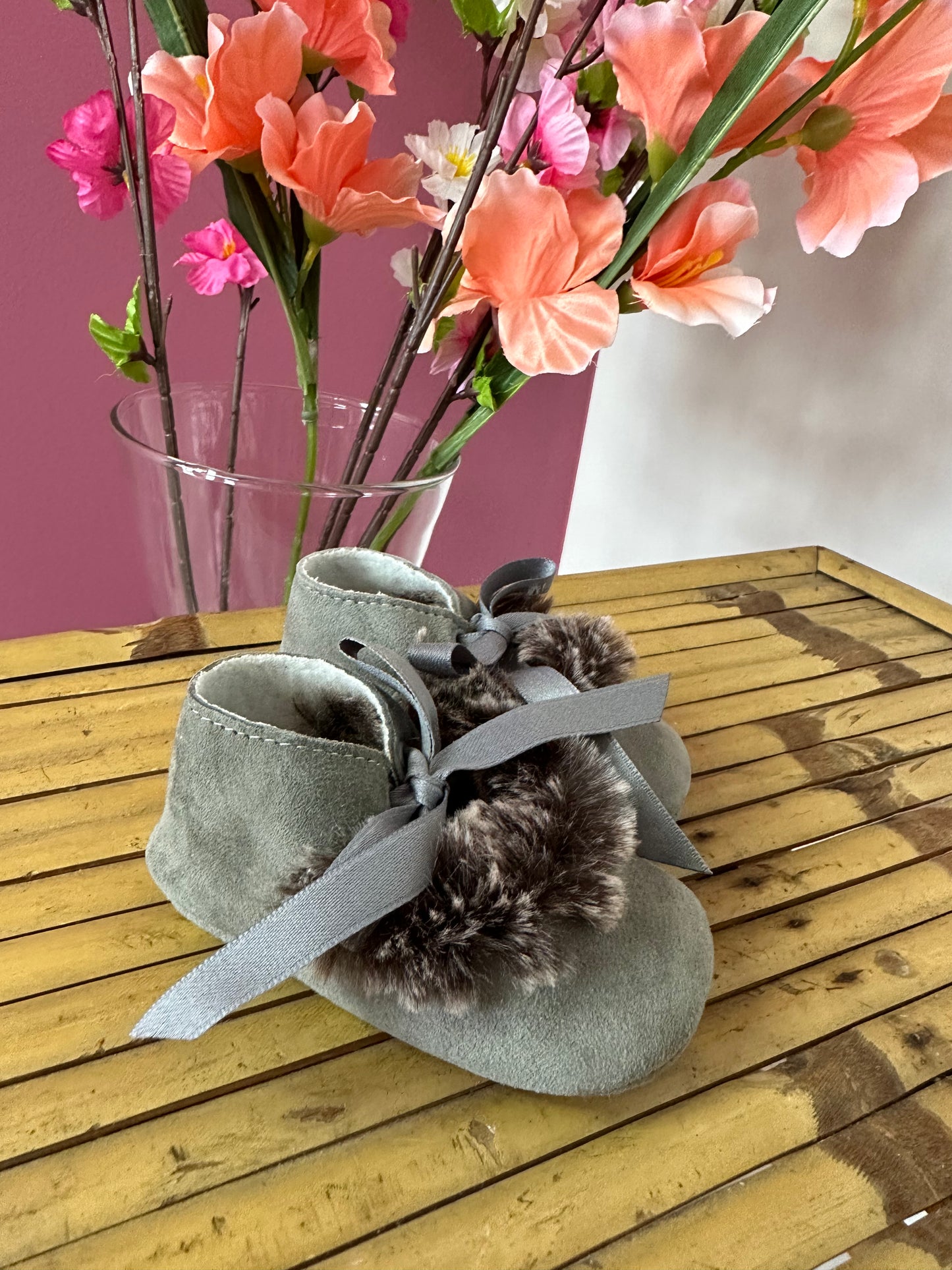 Zapatitos de bebe con pelo Gris- Cuquito
