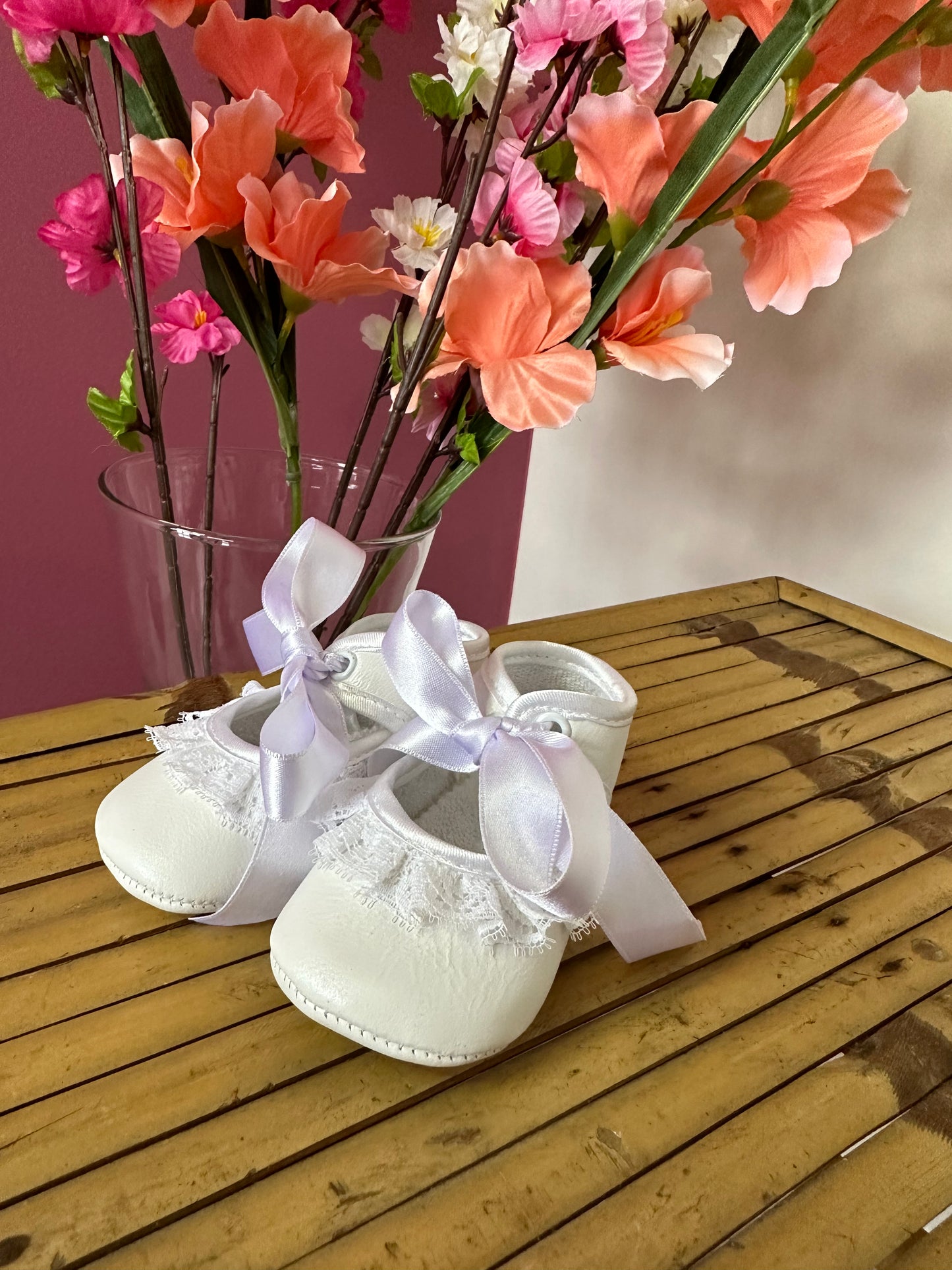Zapatitos de bebe de piel con puntilla y lazo - Cuquito