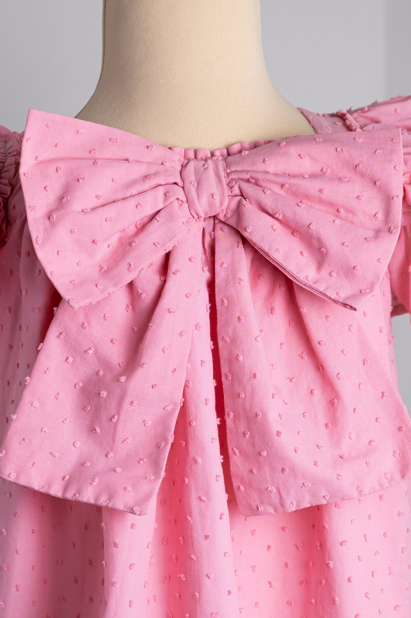 Roze jurk met grote roze strik