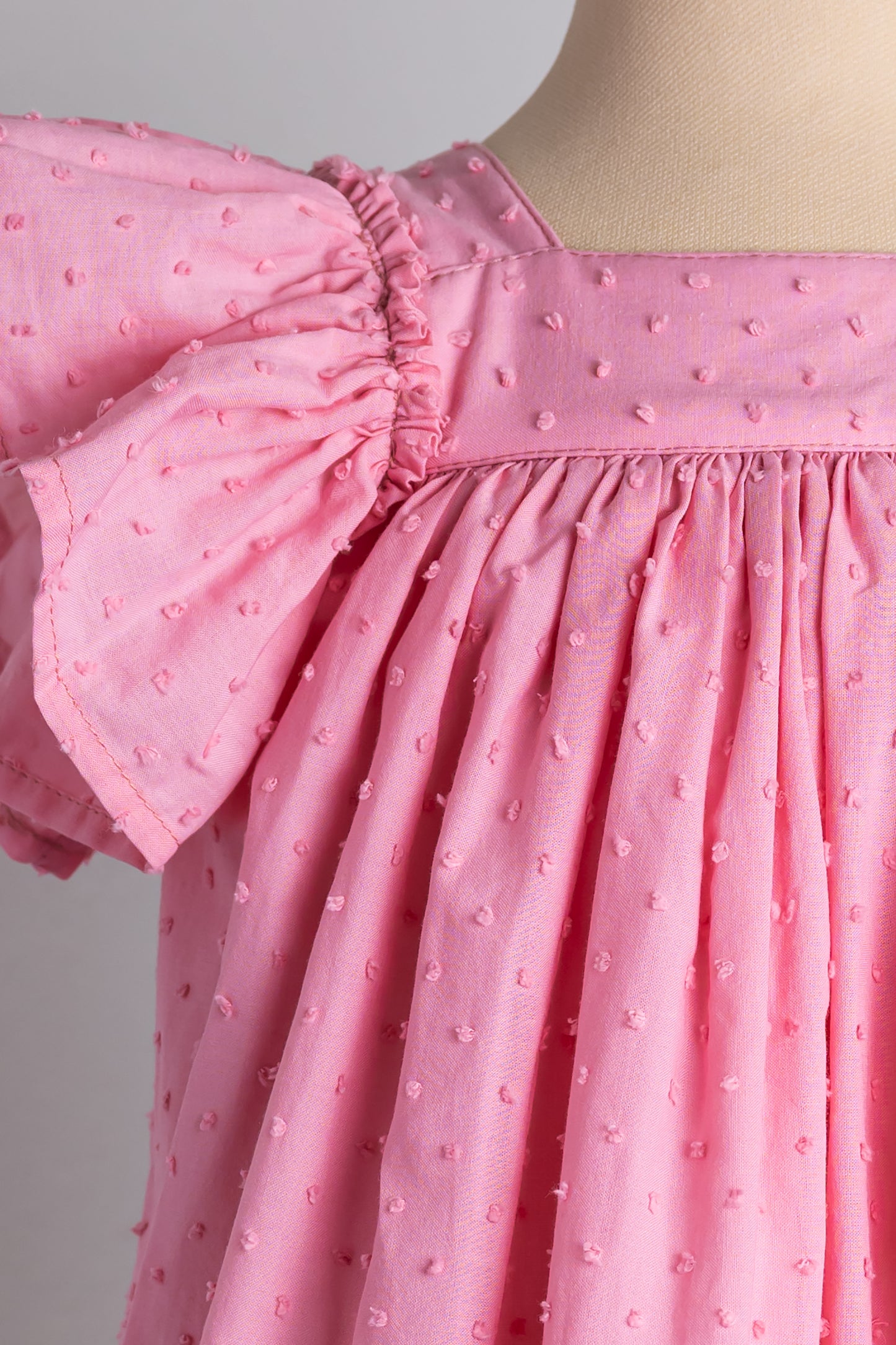 Roze jurk met grote roze strik