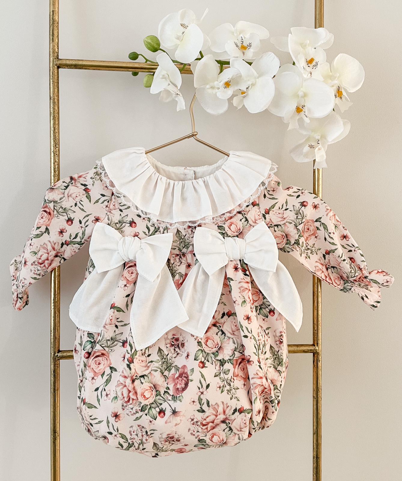 Mia bloemen romper/pakje met witte strikken