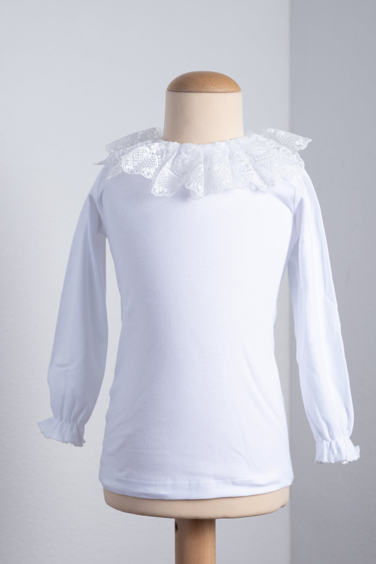Wit jersey shirt met grote kraag van kant
