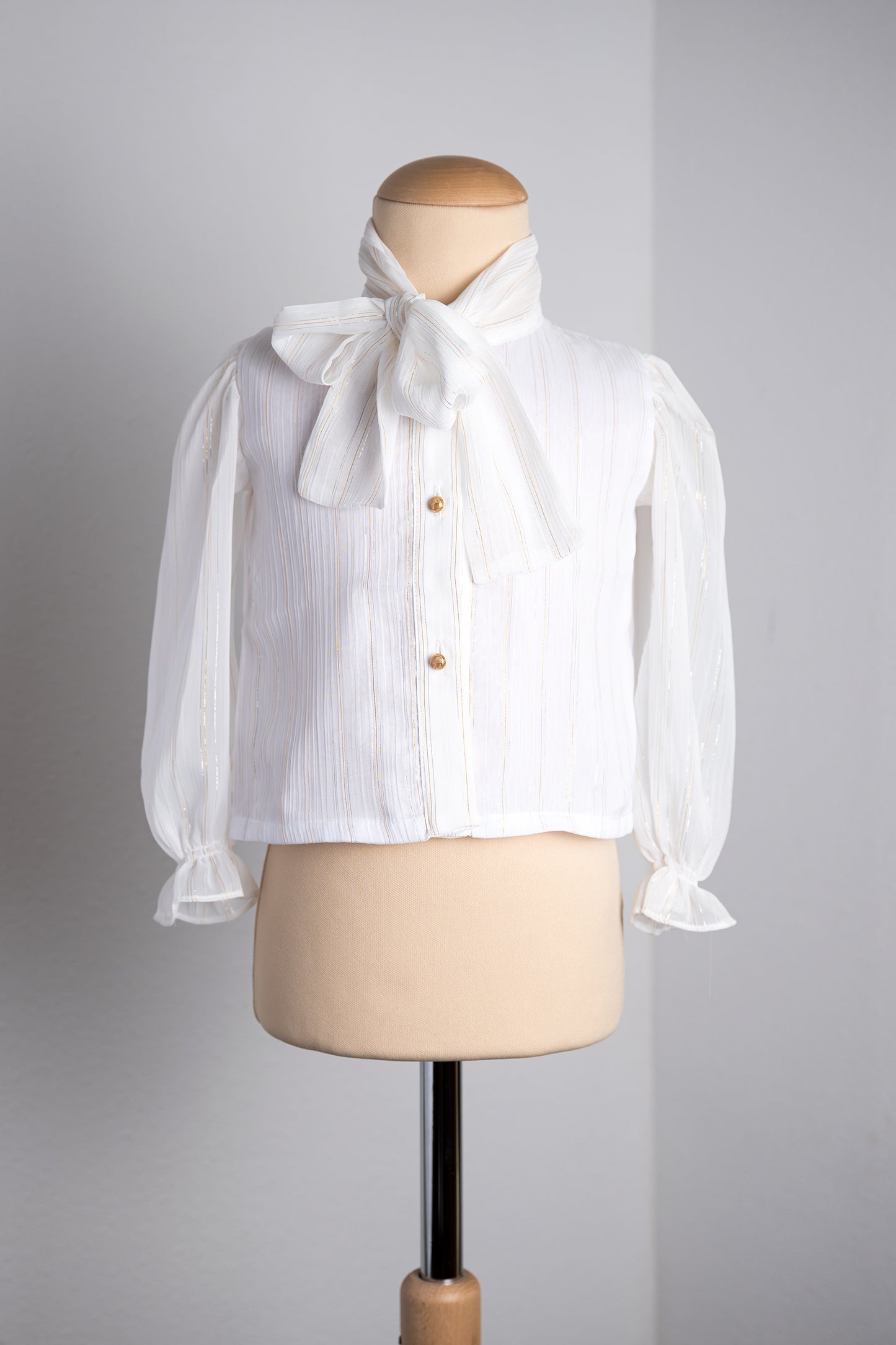 Witte blouse met gouden streepjes