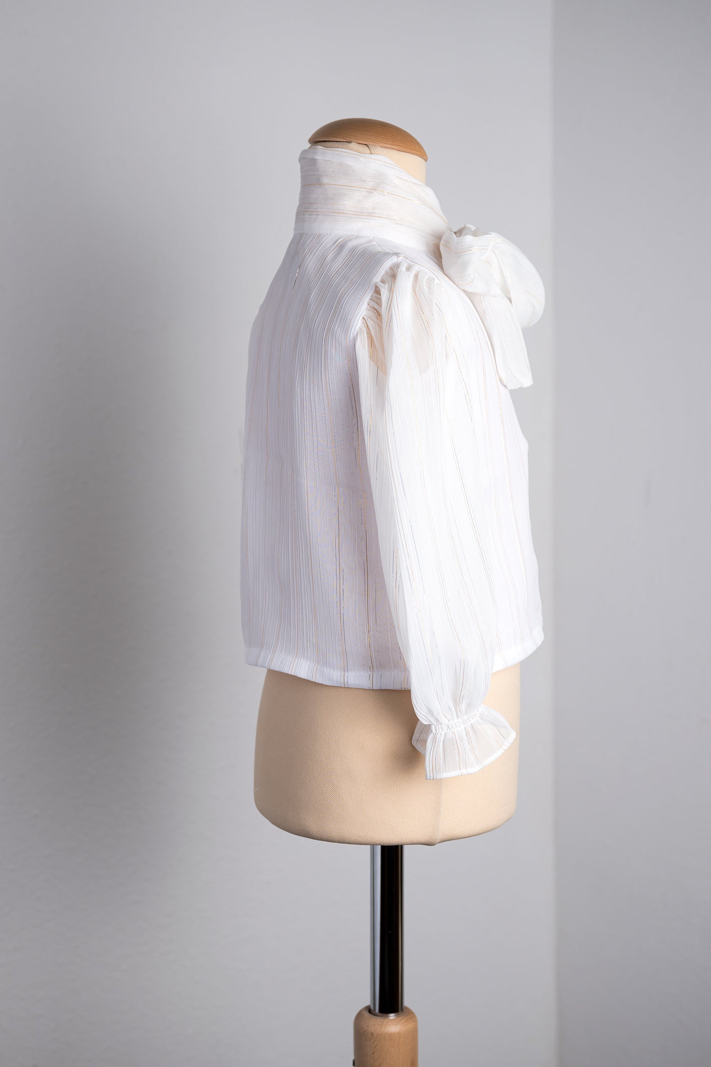 Witte blouse met gouden streepjes