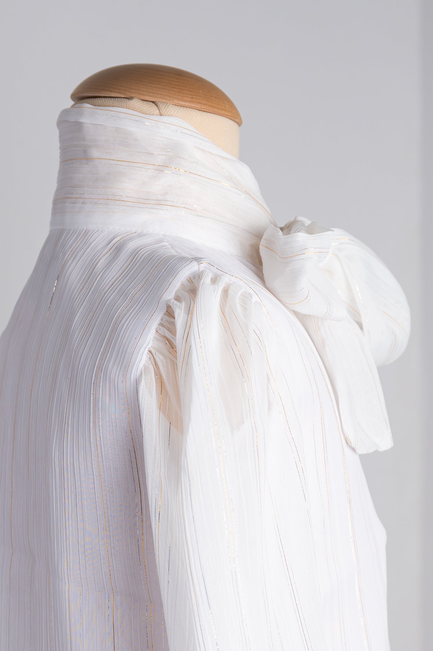Witte blouse met gouden streepjes