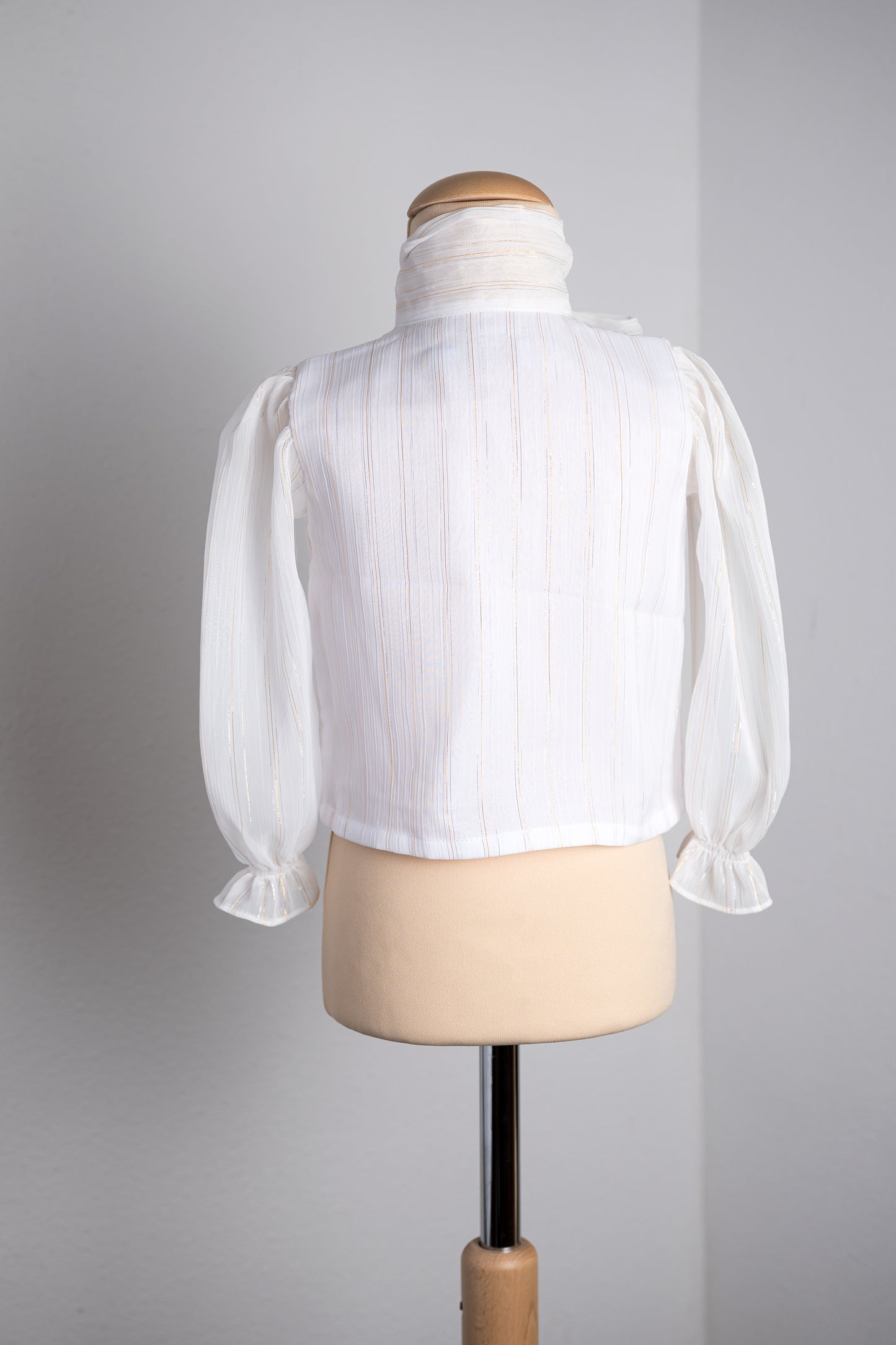 Witte blouse met gouden streepjes